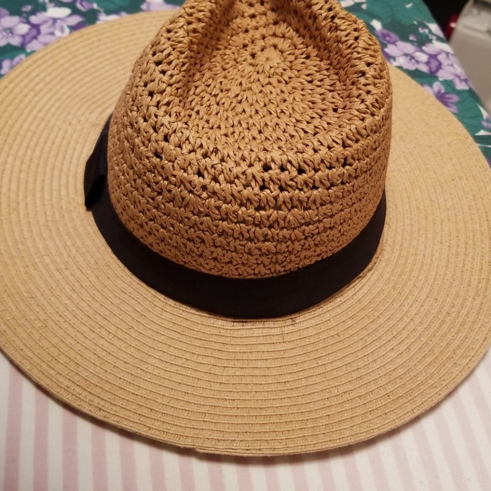 Straw Hat - Picture 3 of 4